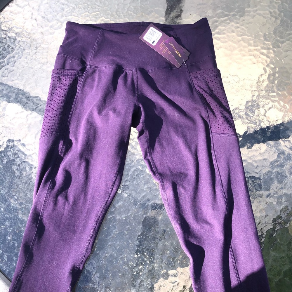 HIGH WAISTED PLUM PURPLE LEGGLINGS